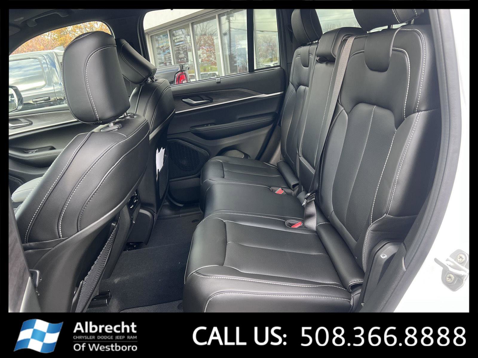 New 2025 Jeep Grand Cherokee Limited w/ Luxury Tech Group II image 12