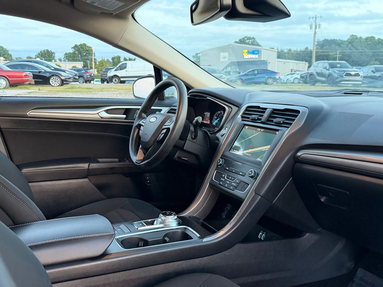Used 2019 Ford Fusion SE FWD image 19