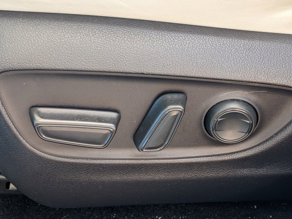 Used 2019 Toyota RAV4 XLE Premium image 21