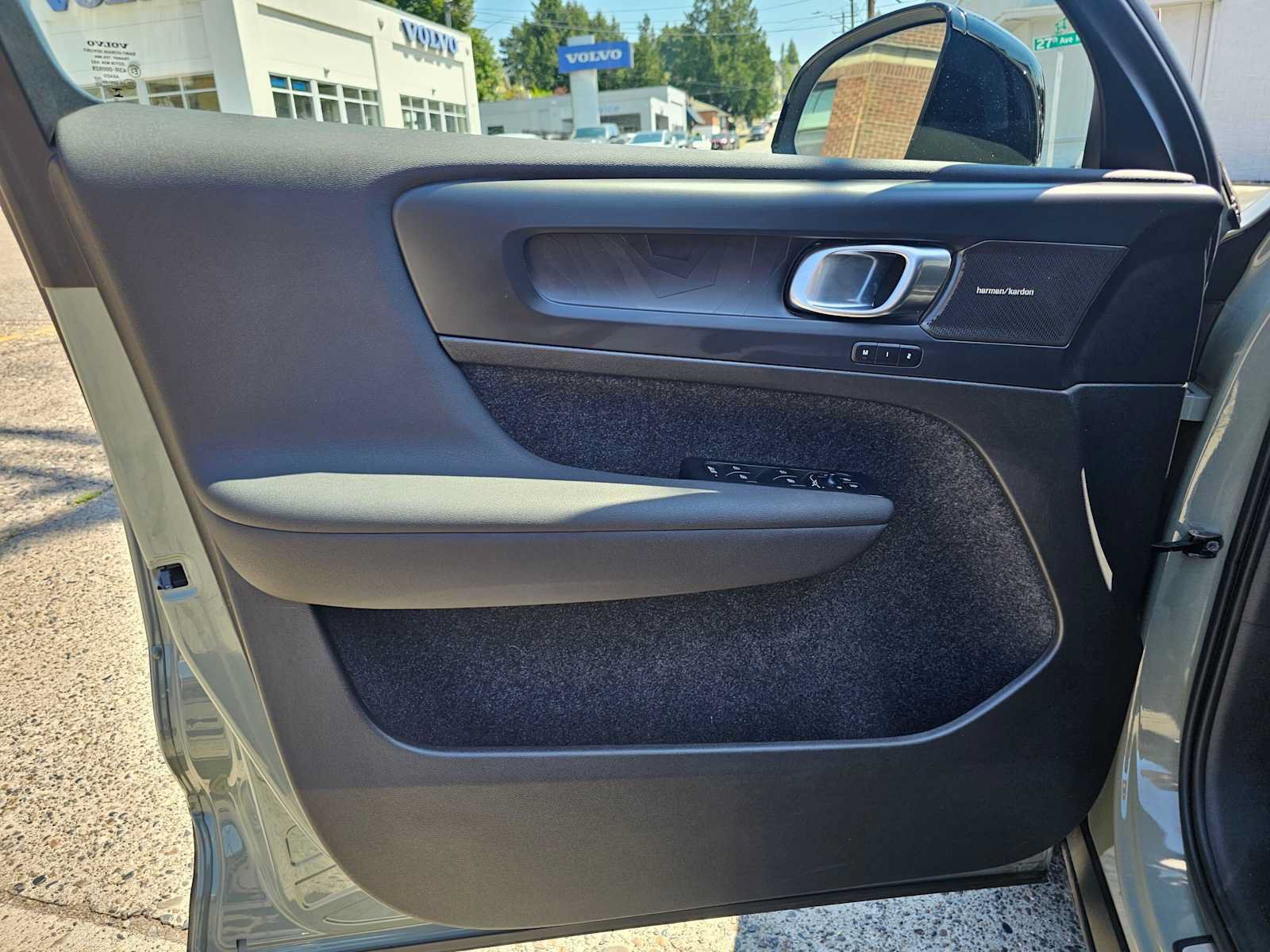 Certified 2023 Volvo C40 P8 Recharge Ultimate w/ Protection Package Premier AWD/4WD image 24