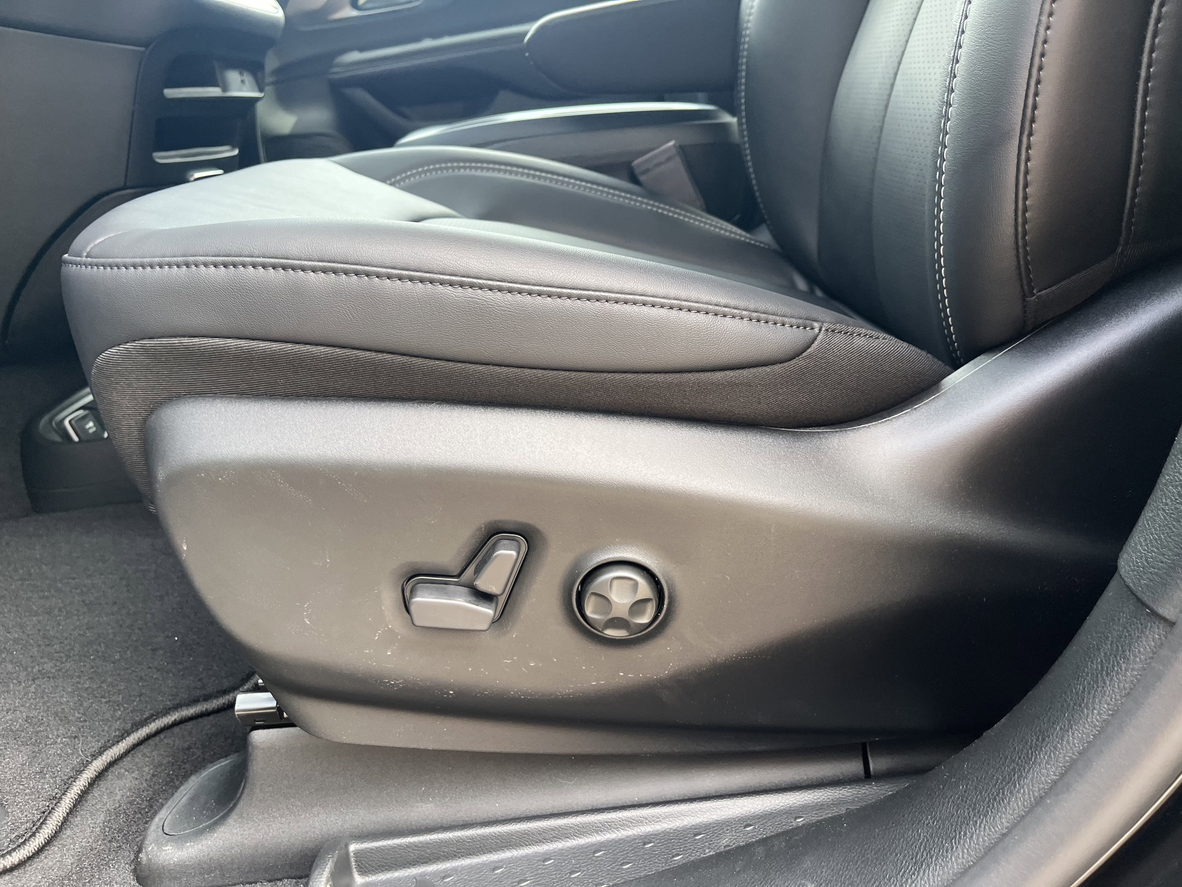 New 2026 Chrysler Pacifica Select image 11
