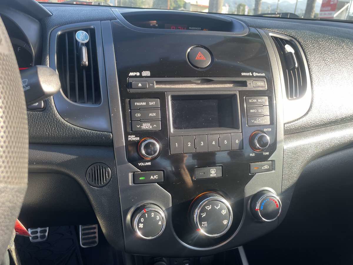 Used 2010 Kia Forte Koup SX w/ Leather Pkg image 9