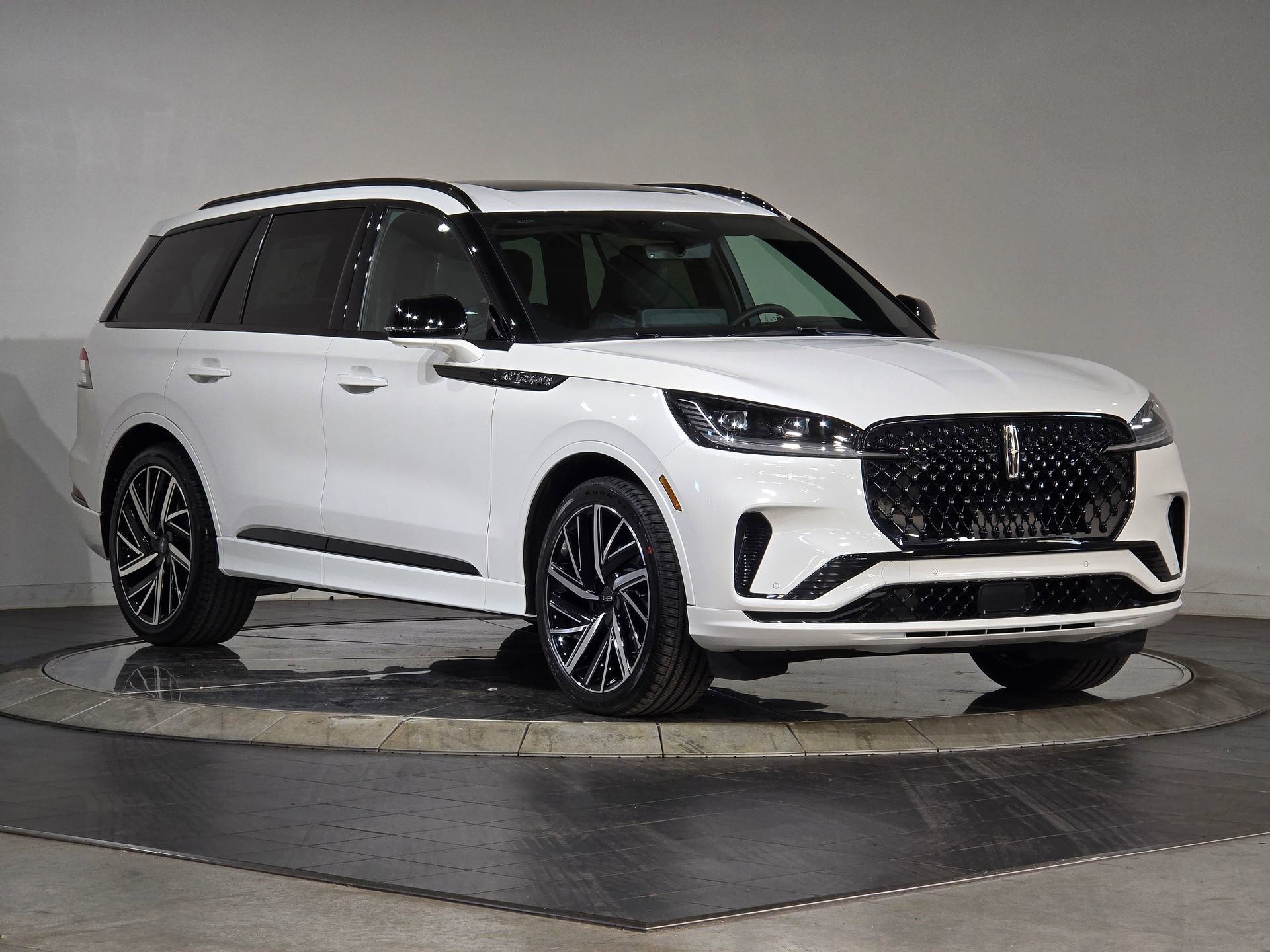 New 2026 Lincoln Aviator Black Label w/ Jet Appearance Package image 2