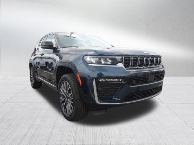 New 2026 Jeep Grand Cherokee Summit AWD/4WD image 2