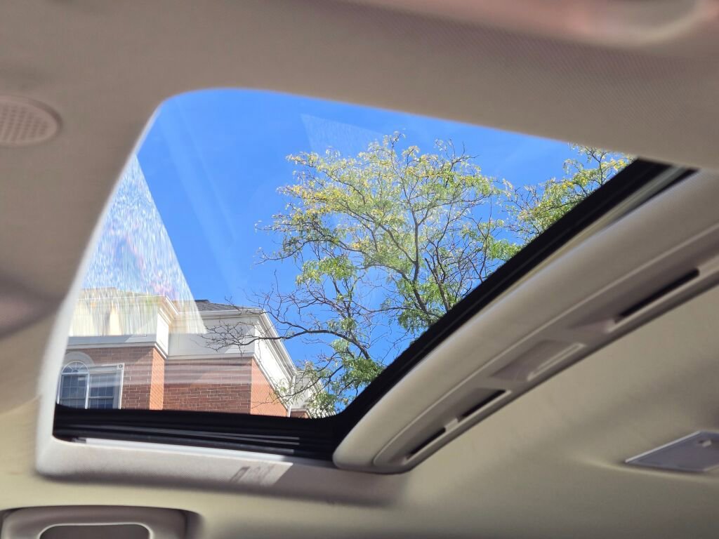 Used 2019 Buick Encore Essence w/ Experience Buick Package image 27