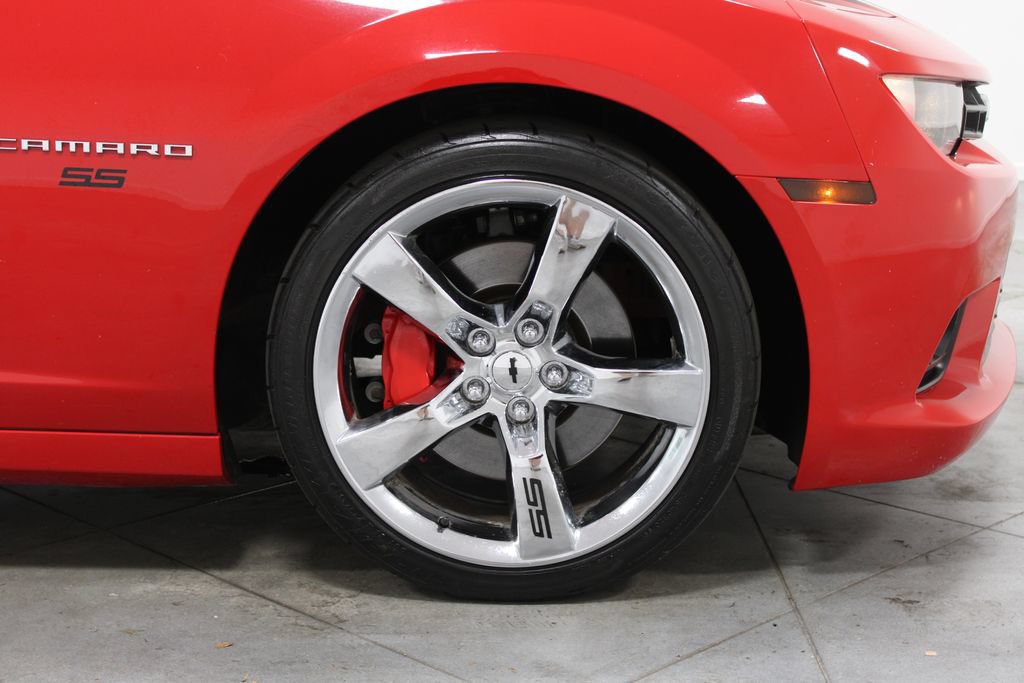 Used 2015 Chevrolet Camaro SS RWD image 12