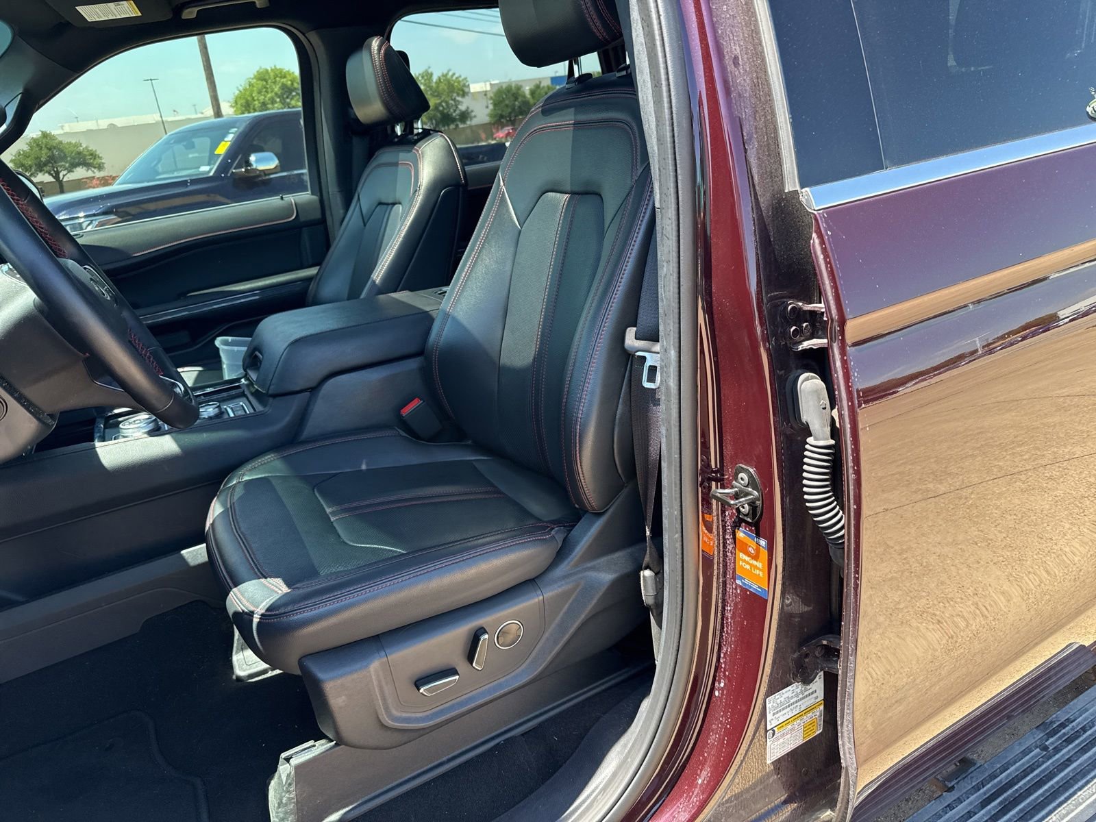Used 2024 Ford Expedition Limited AWD/4WD image 11