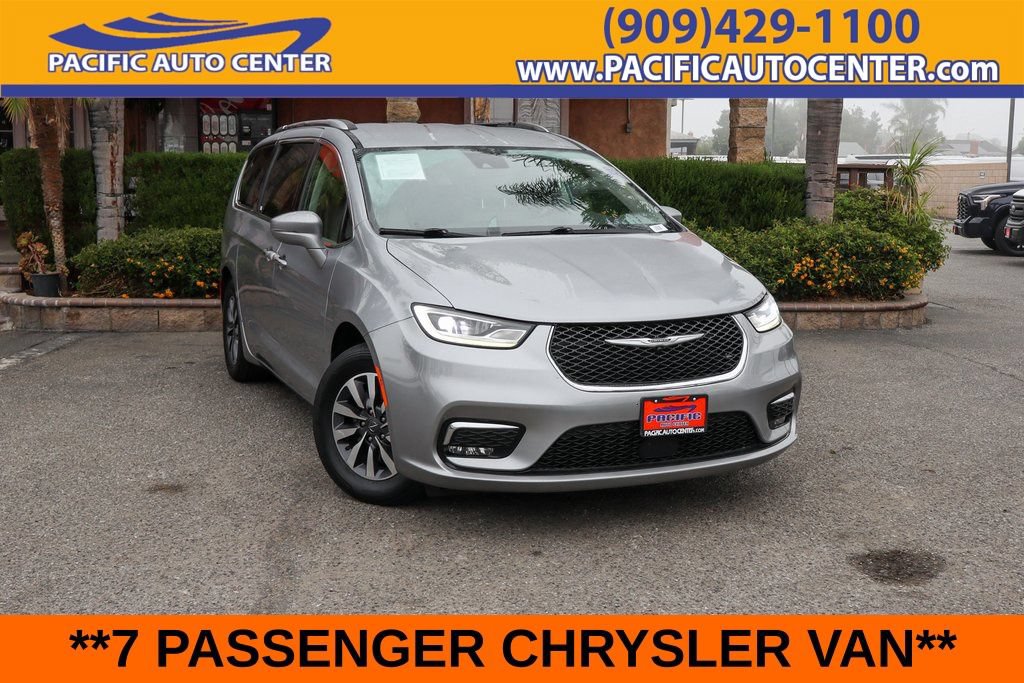 Used 2021 Chrysler Pacifica Touring-L FWD image 1