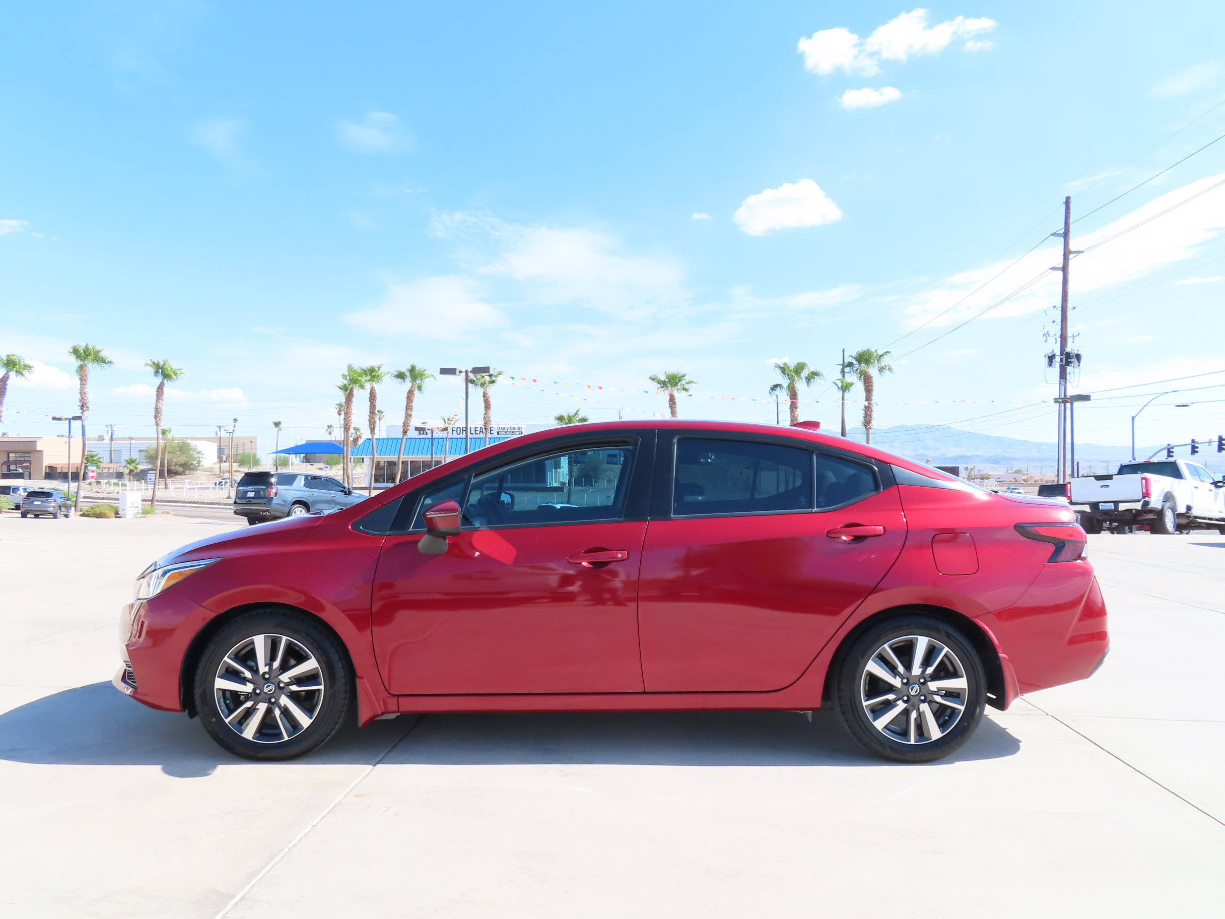 Used 2020 Nissan Versa SV FWD image 4