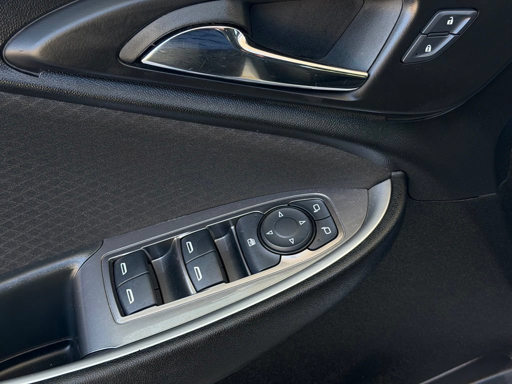 Used 2025 Chevrolet Malibu RS FWD image 20