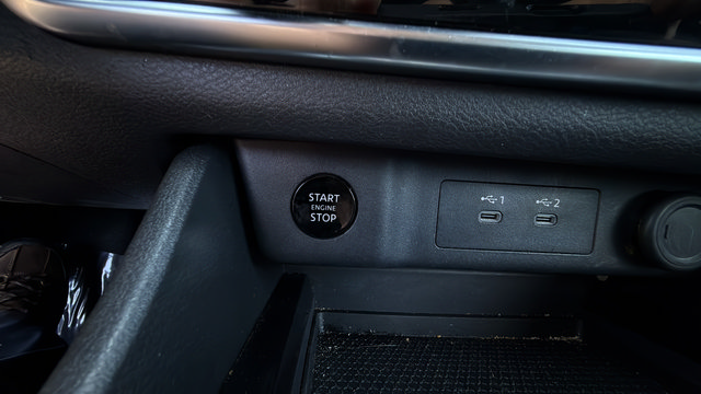 Used 2025 Nissan Rogue S AWD/4WD image 19