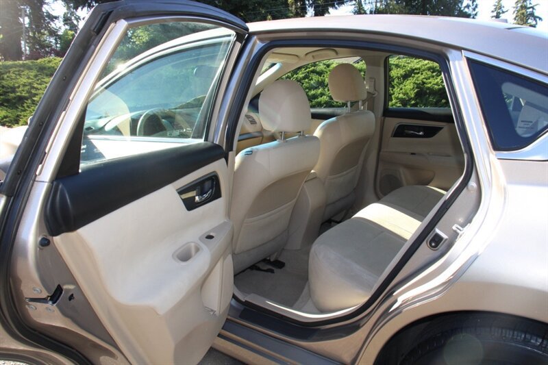 Used 2014 Nissan Altima 2.5 S w/ Display Audio Package FWD image 16