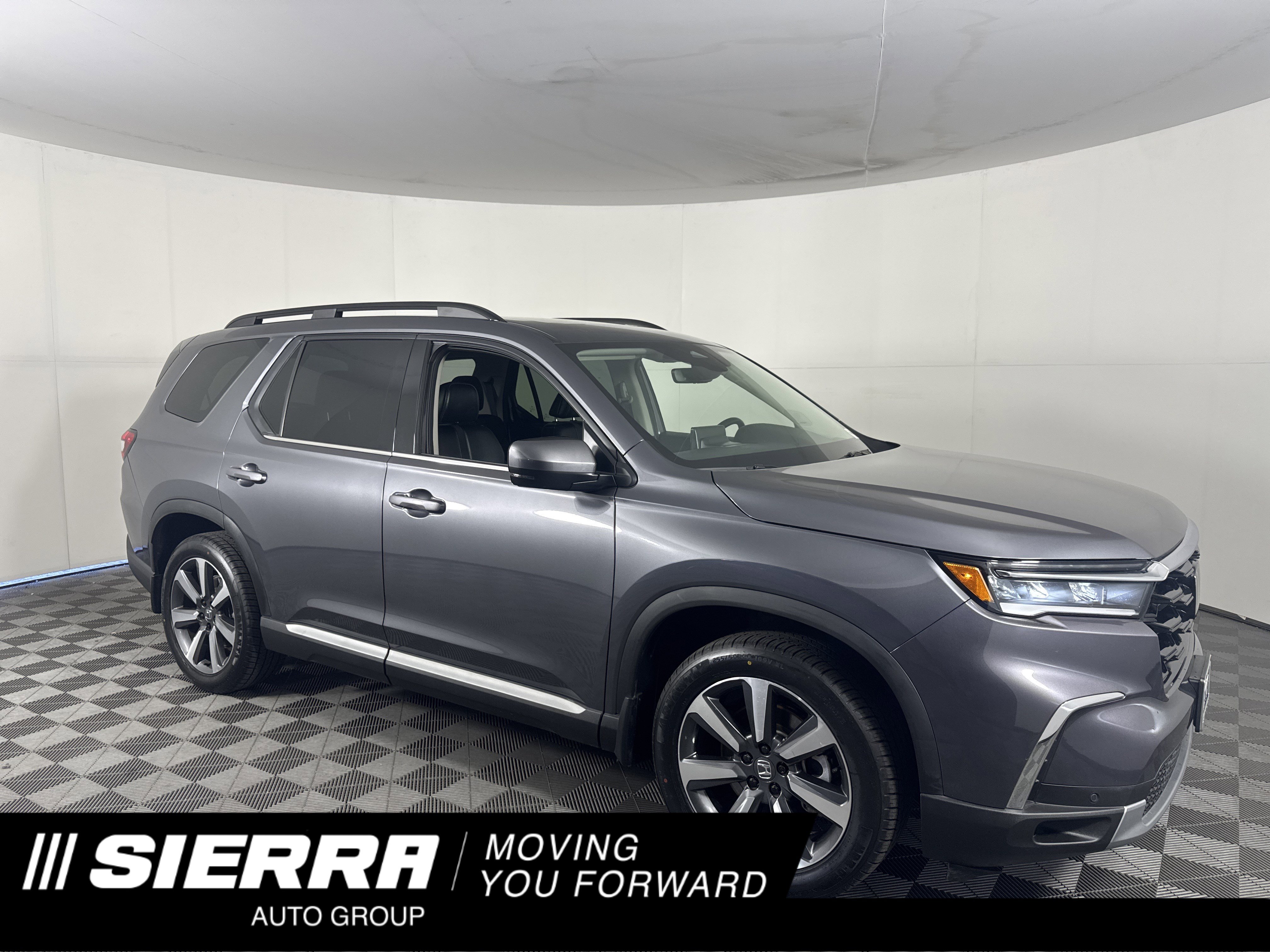 Certified 2024 Honda Pilot Touring image 1