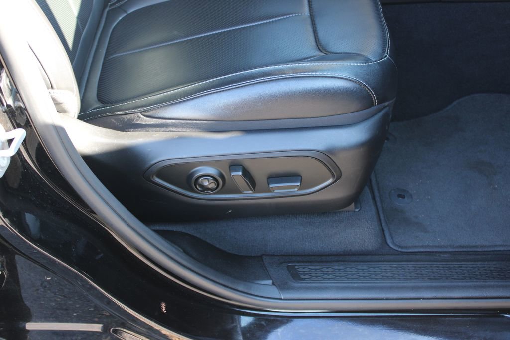 Used 2024 Jeep Grand Cherokee L Limited w/ Luxury Tech Group II image 31