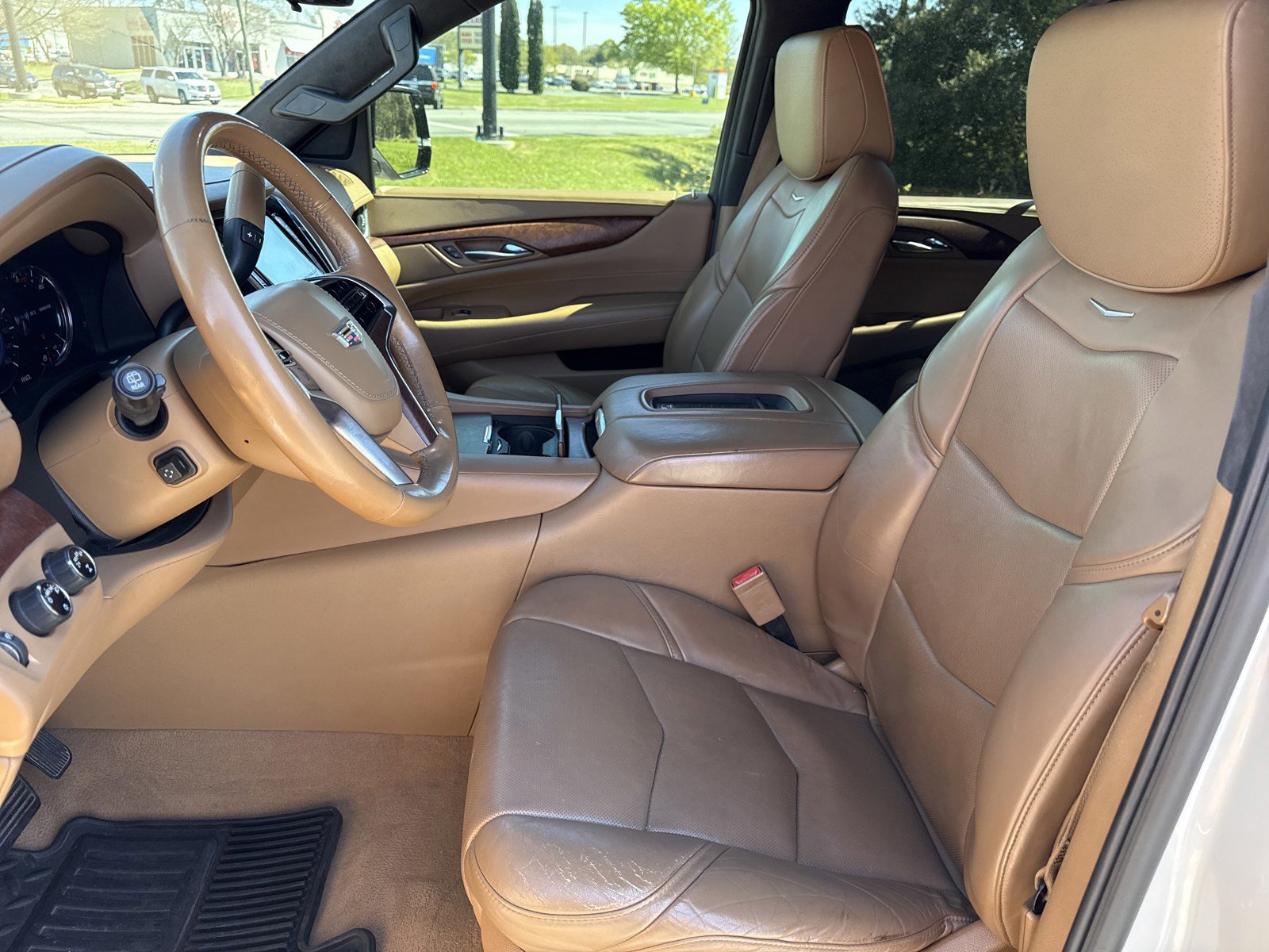 Used 2017 Cadillac Escalade Platinum image 12