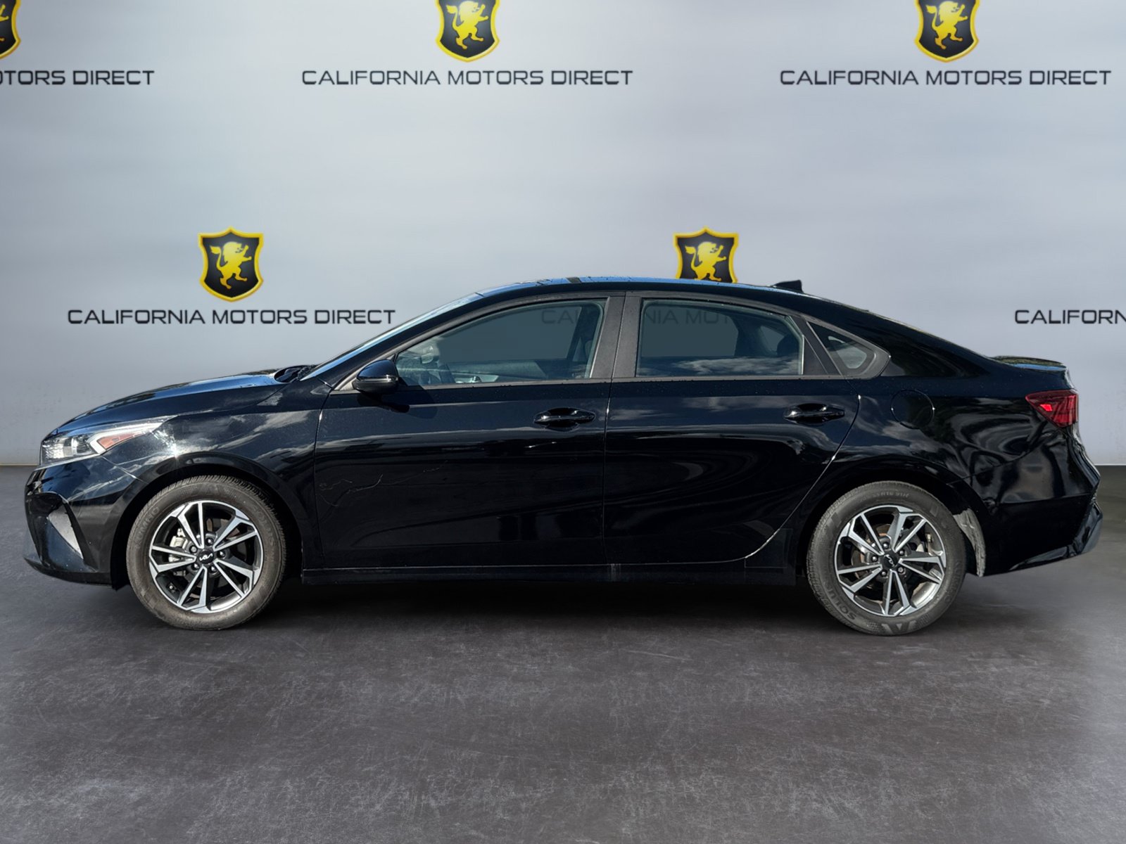 Used 2023 Kia Forte LXS w/ LXS Technology Package FWD image 2