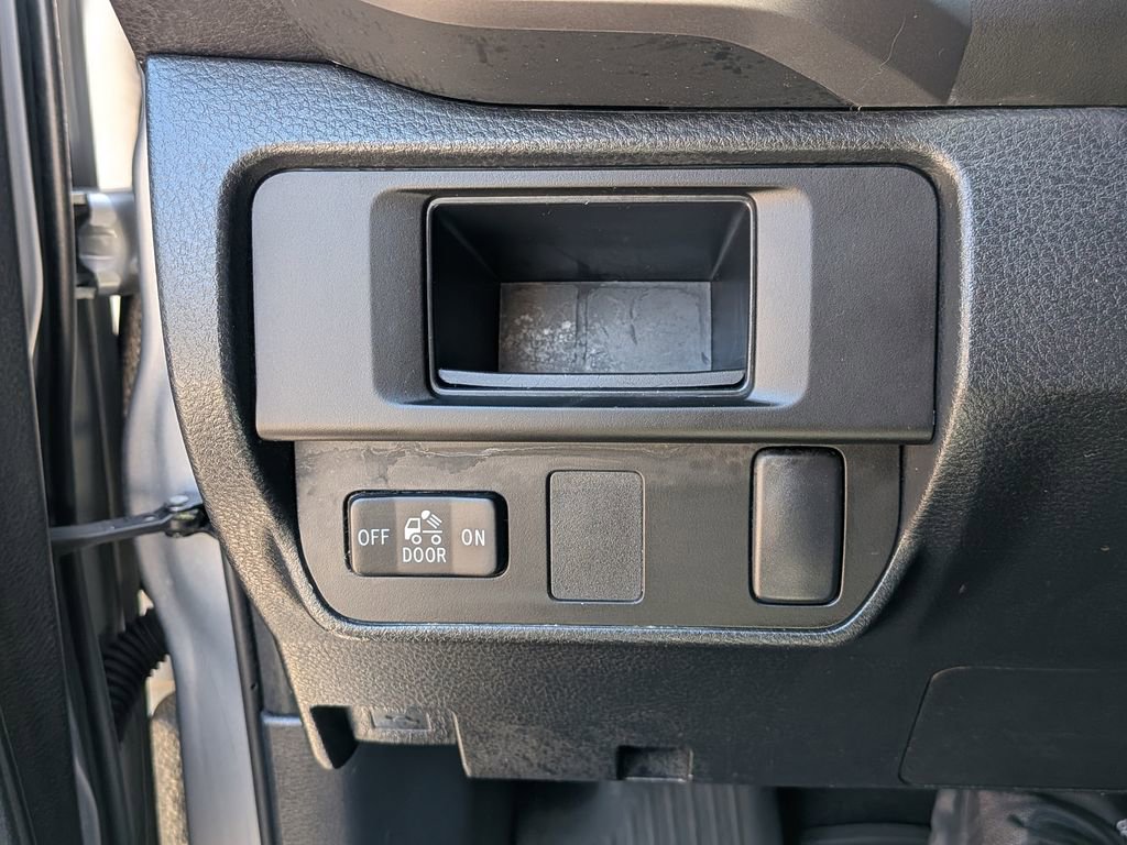 Used 2017 Toyota Tacoma SR5 w/ SR5 Appearance Package (SM) image 20