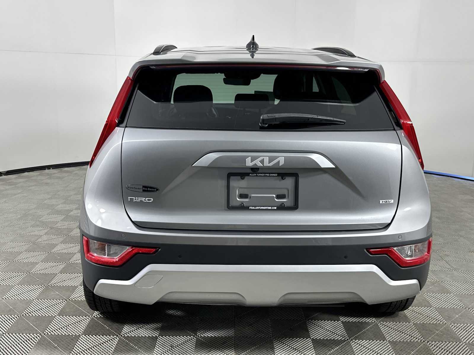 Used 2023 Kia Niro EX FWD image 7