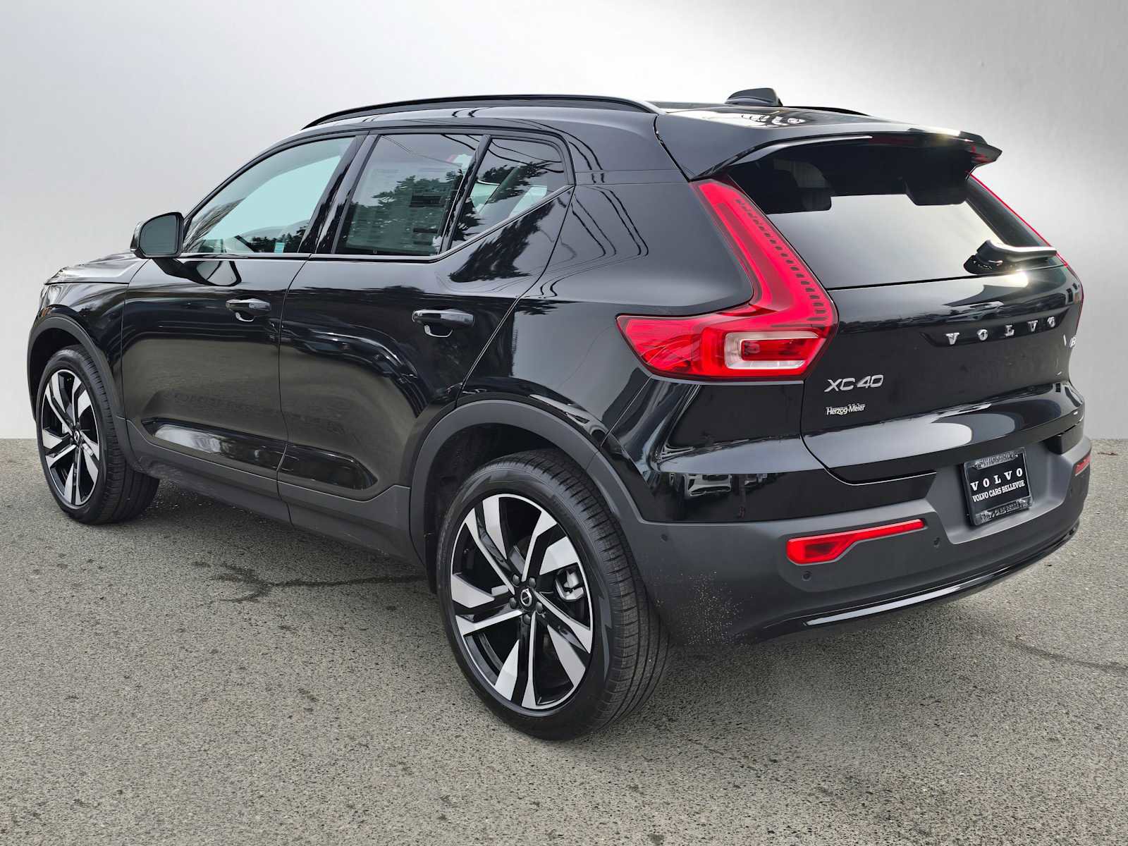 New 2026 Volvo XC40 B5 Ultra w/ Climate Package image 5