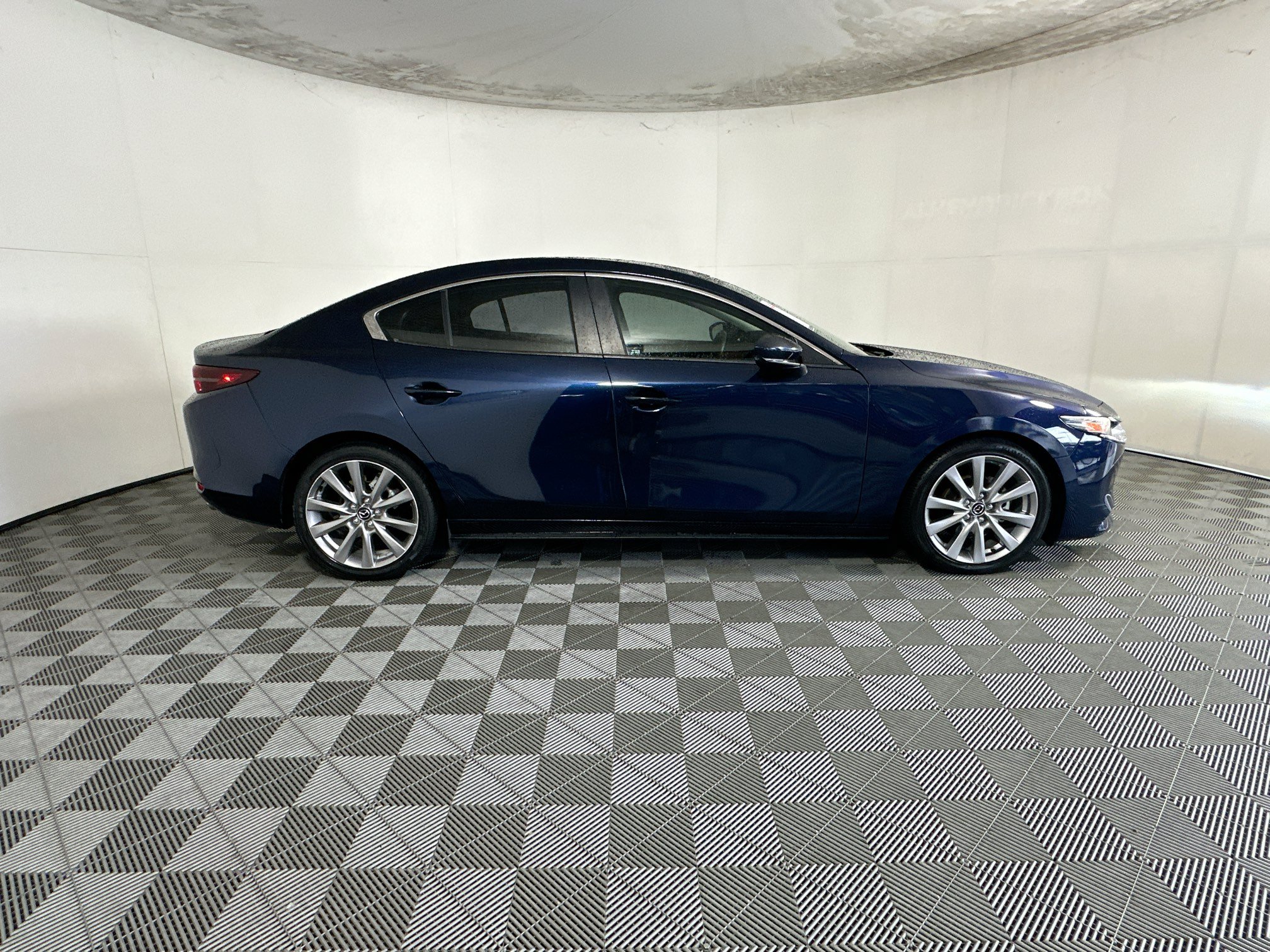 Used 2021 MAZDA MAZDA3 s FWD image 2
