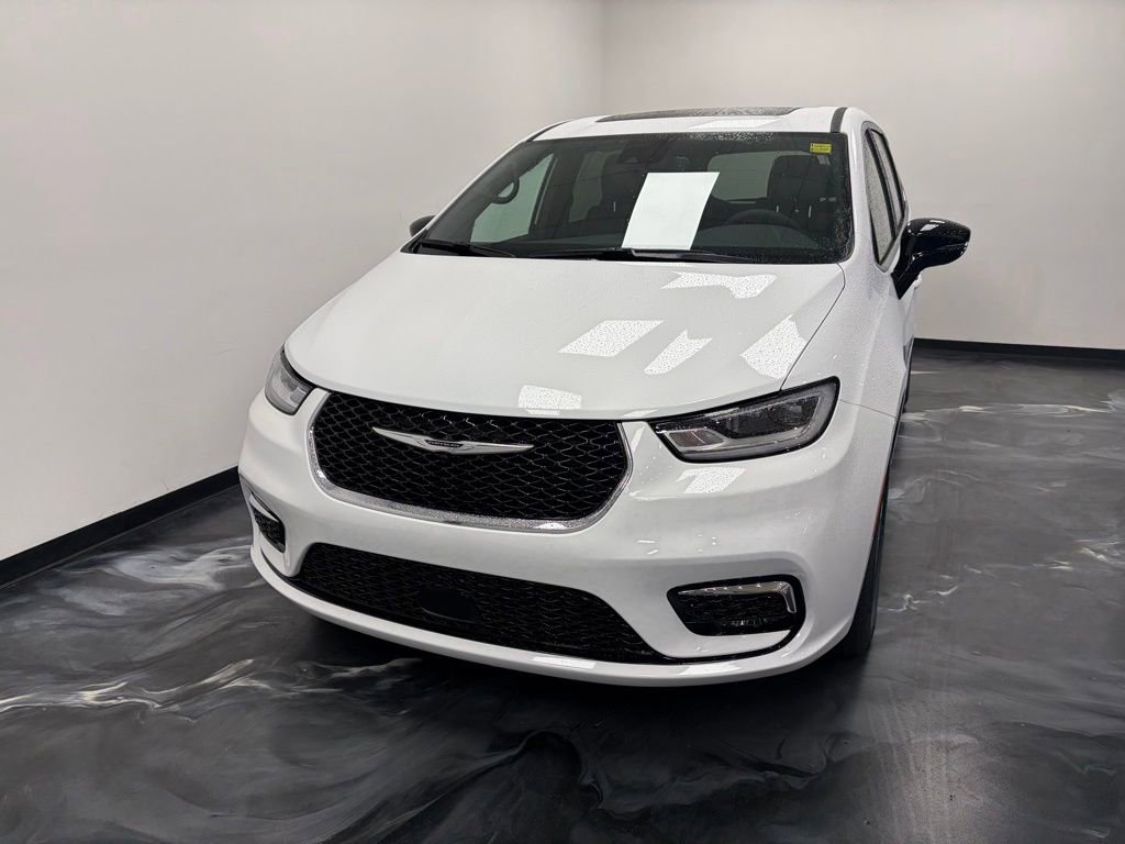 New 2026 Chrysler Pacifica Limited FWD image 3