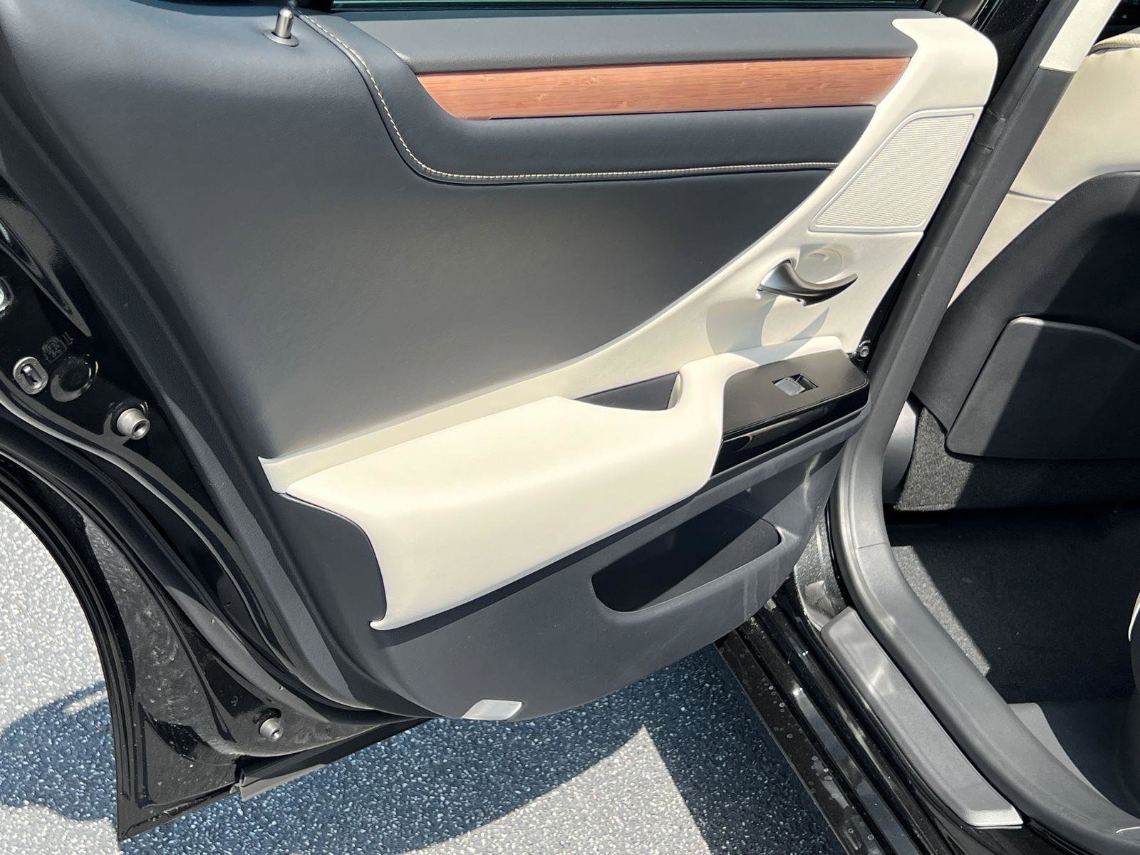 New 2025 Lexus ES 300h w/ Premium Package image 16