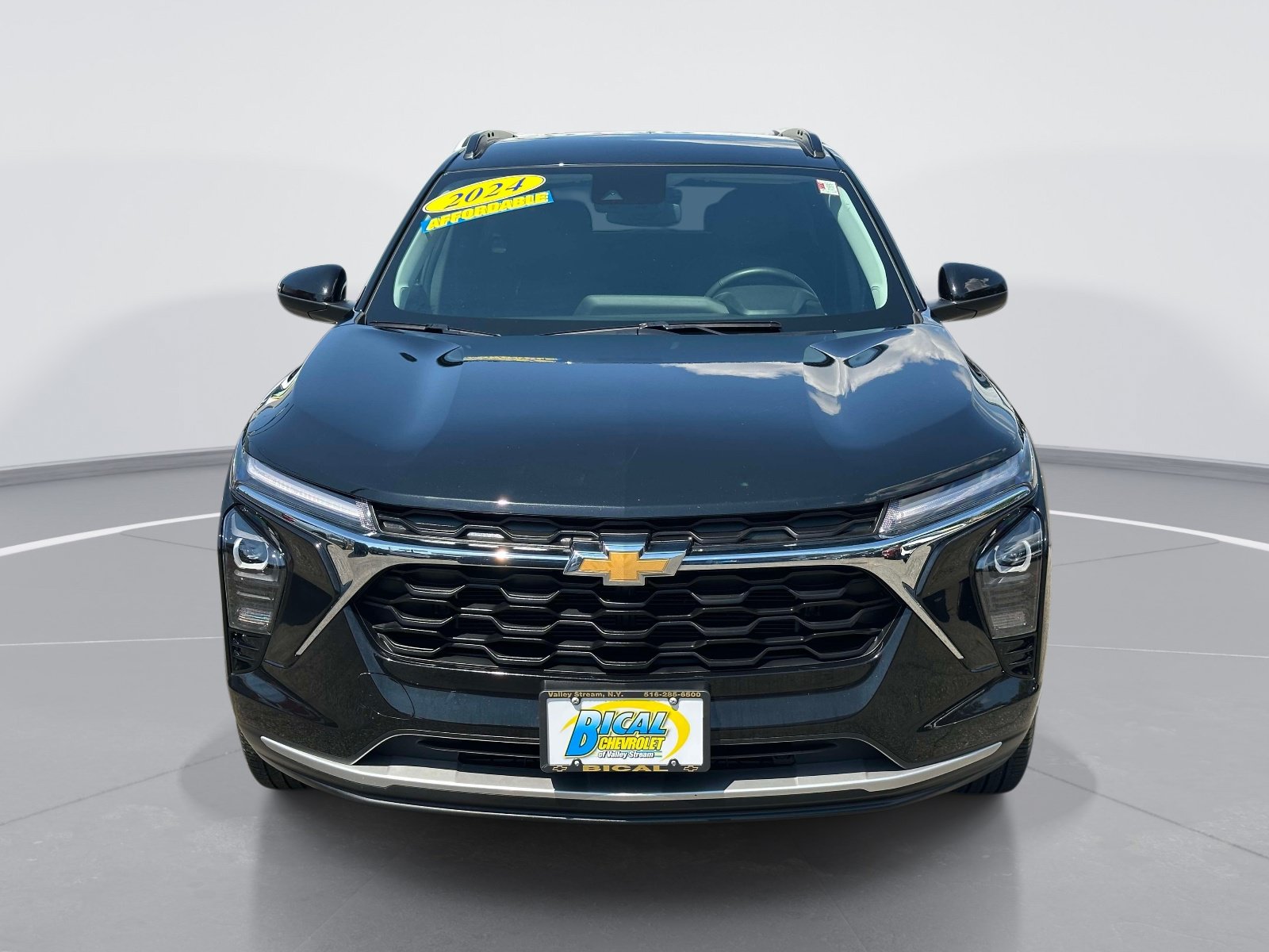 Certified 2024 Chevrolet Trax LT w/ Driver Confidence Package FWD image 2