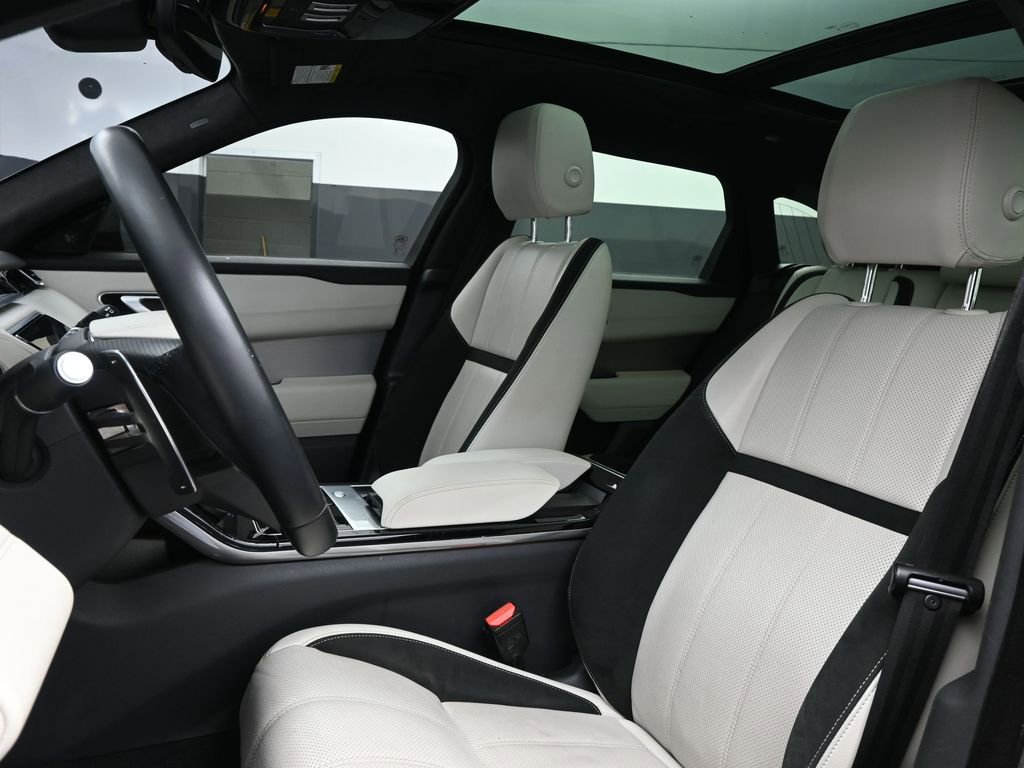 Used 2023 Land Rover Range Rover Velar R-Dynamic S image 3