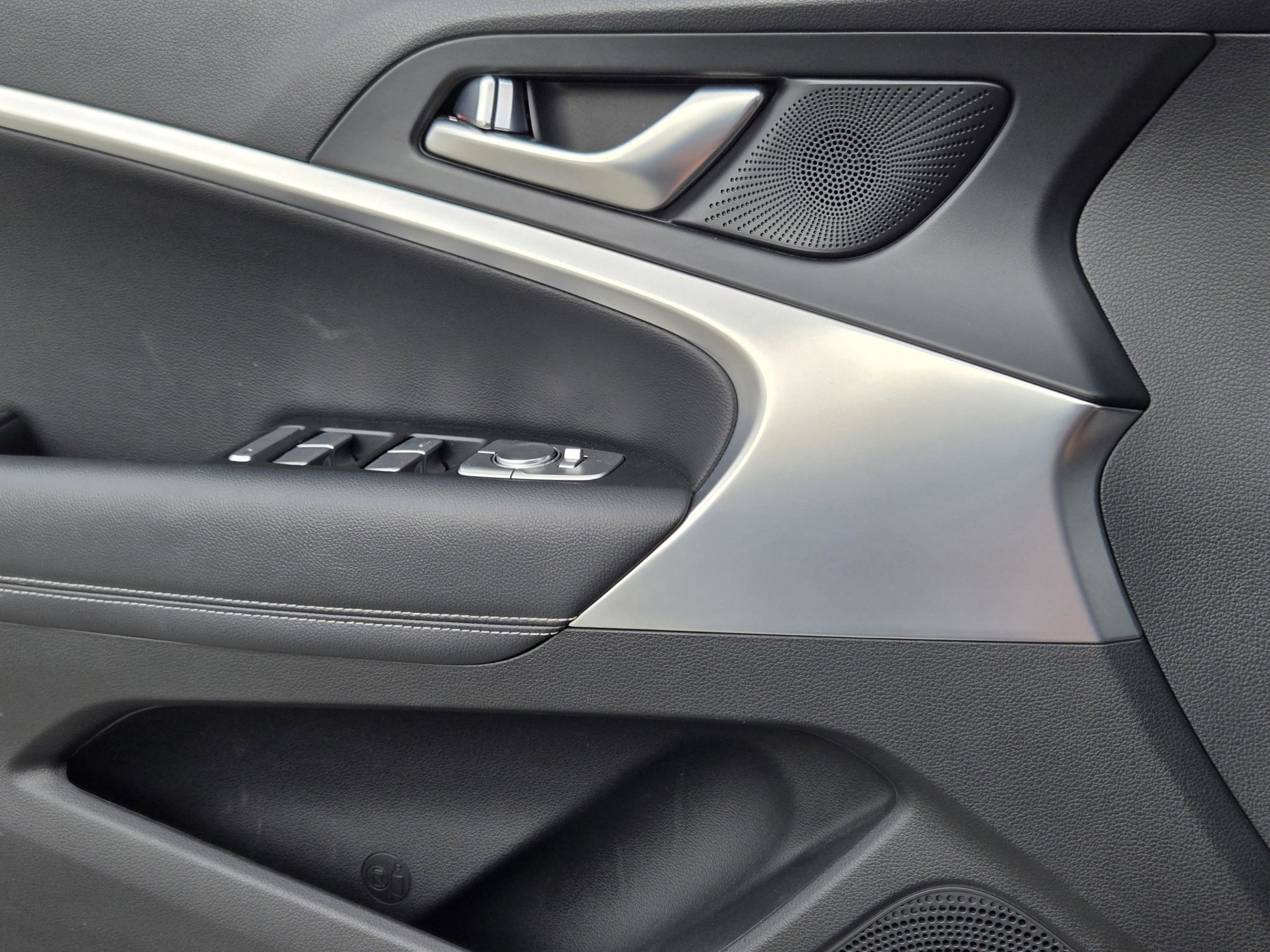 Used 2022 Genesis G70 2.0T image 22