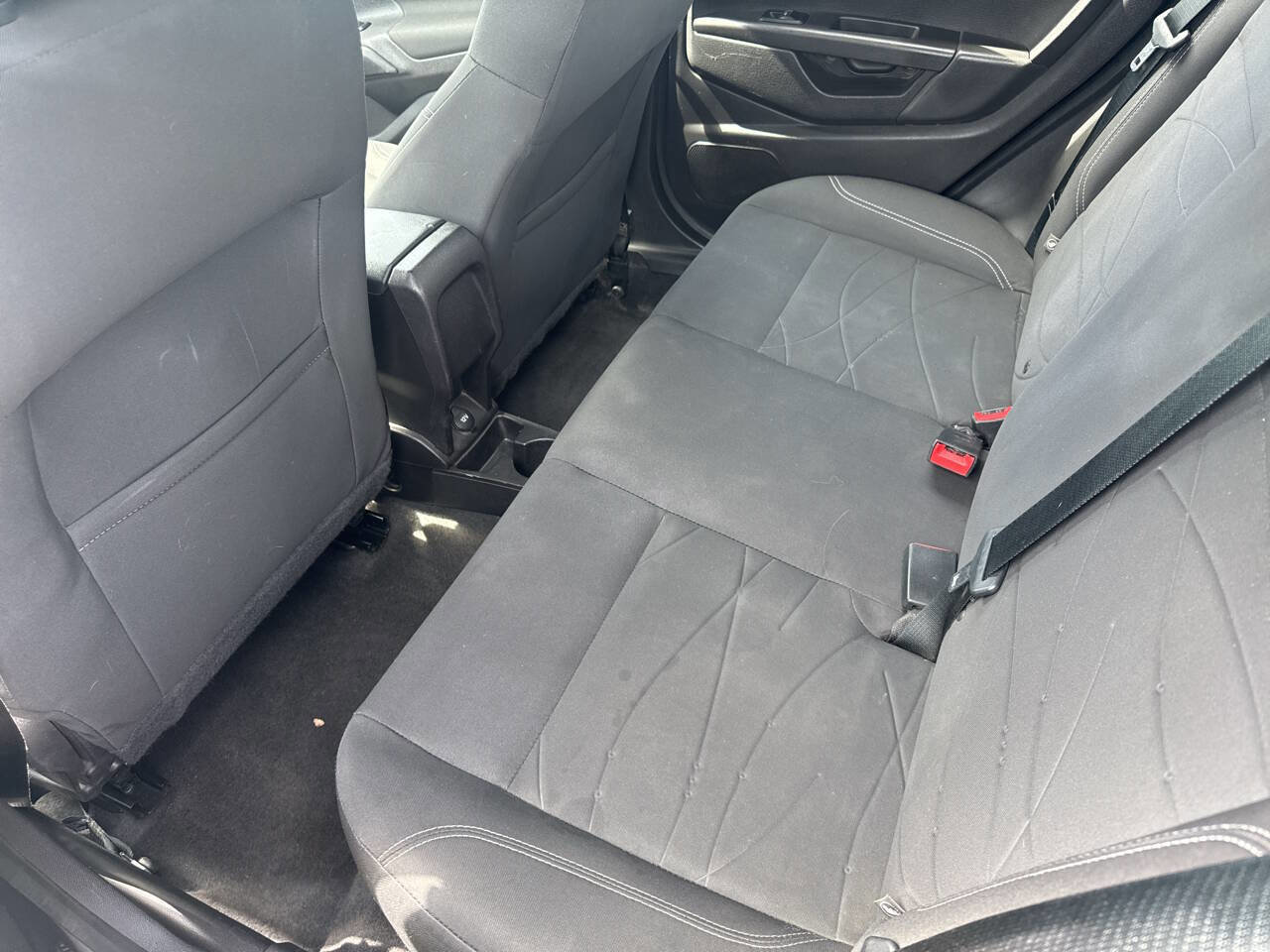 Used 2015 Ford Fiesta SE image 7