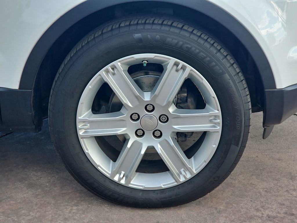 Used 2015 Land Rover Range Rover Evoque Pure Premium image 42