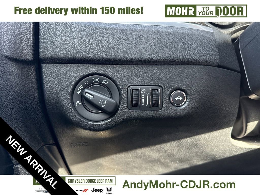 Used 2013 Chrysler 300 C image 7