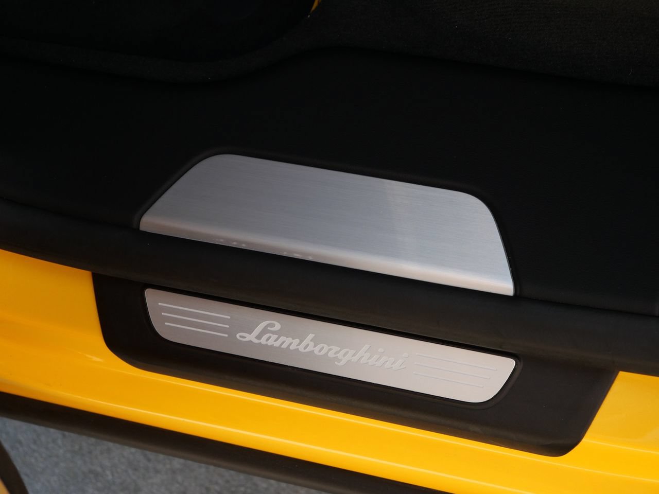 Used 2024 Lamborghini Urus S AWD/4WD image 21