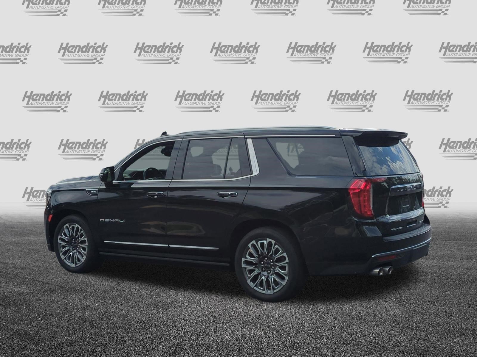 Used 2023 GMC Yukon Denali Ultimate AWD/4WD image 7