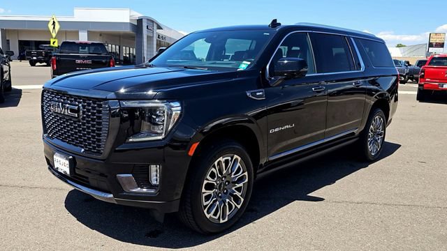 Used 2023 GMC Yukon XL Denali Ultimate AWD/4WD image 4