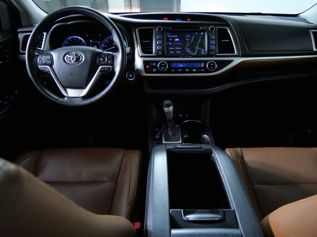 Used 2019 Toyota Highlander Limited Platinum AWD/4WD image 22