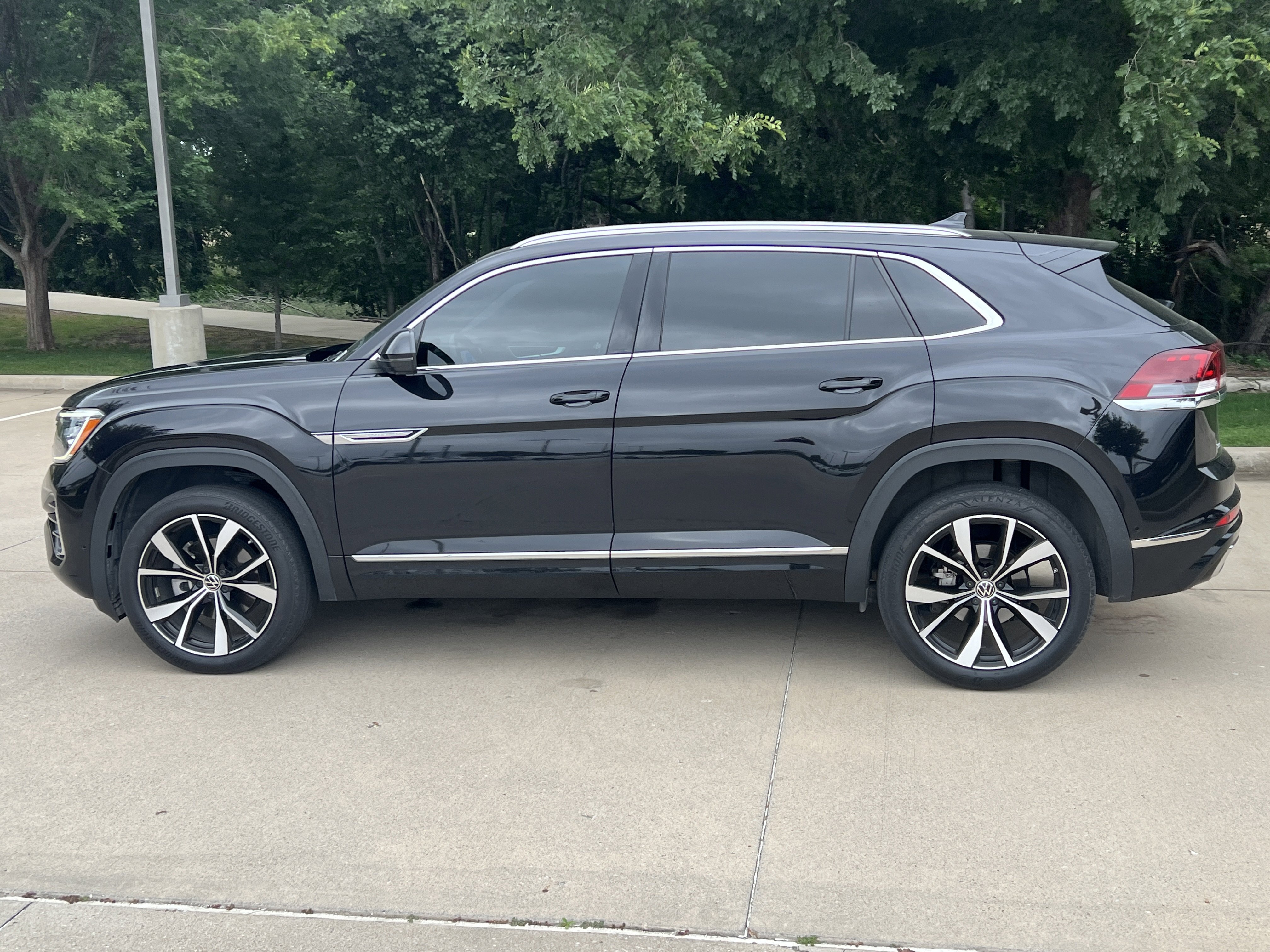 Certified 2024 Volkswagen Atlas Cross Sport SEL Premium R-Line AWD/4WD image 7