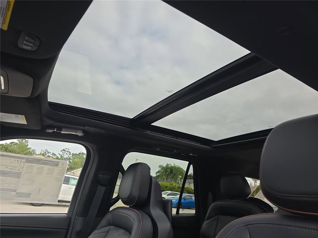 New 2025 Lincoln Navigator L Black Label image 23