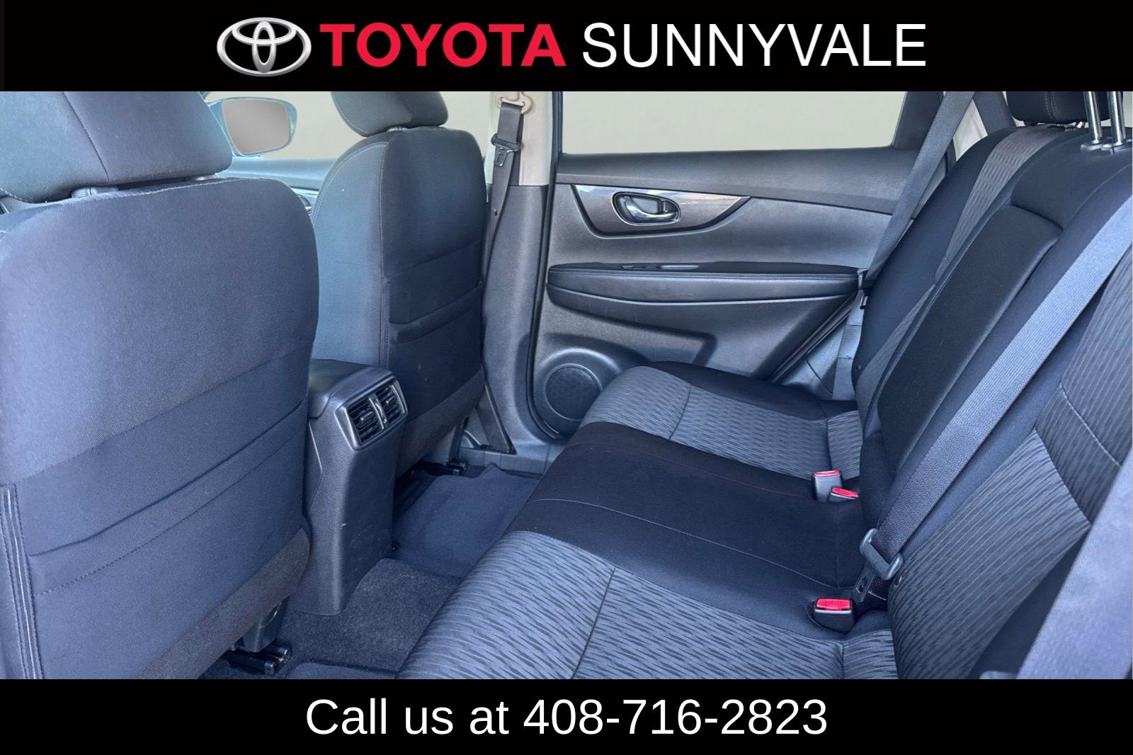 Used 2018 Nissan Rogue SV w/ Premium Package FWD image 5