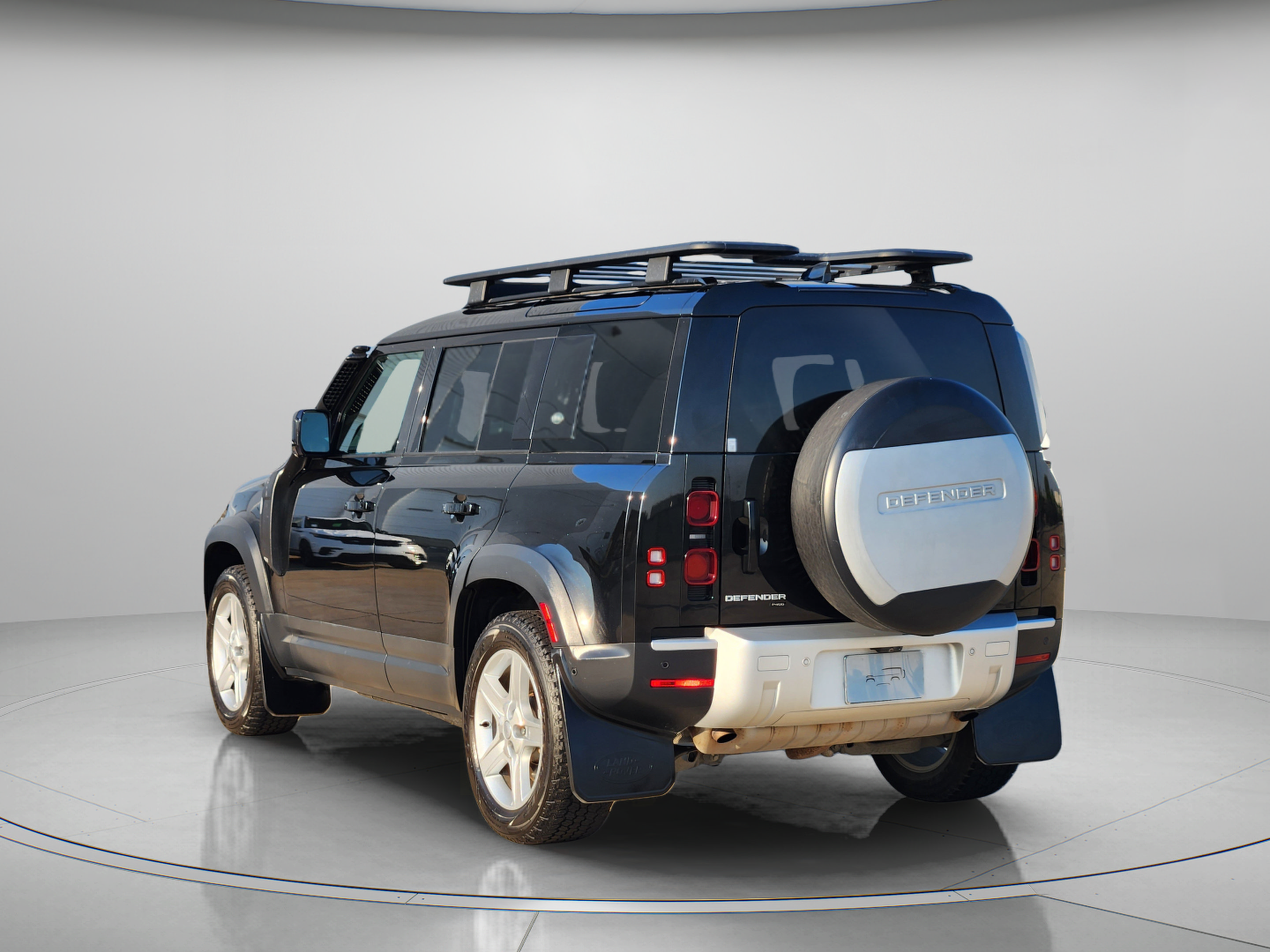 Certified 2022 Land Rover Defender 110 SE AWD/4WD image 4