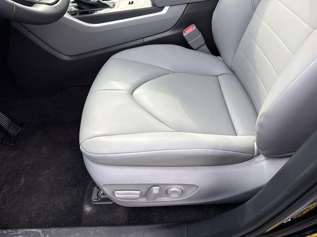Used 2026 Toyota Highlander XLE image 15