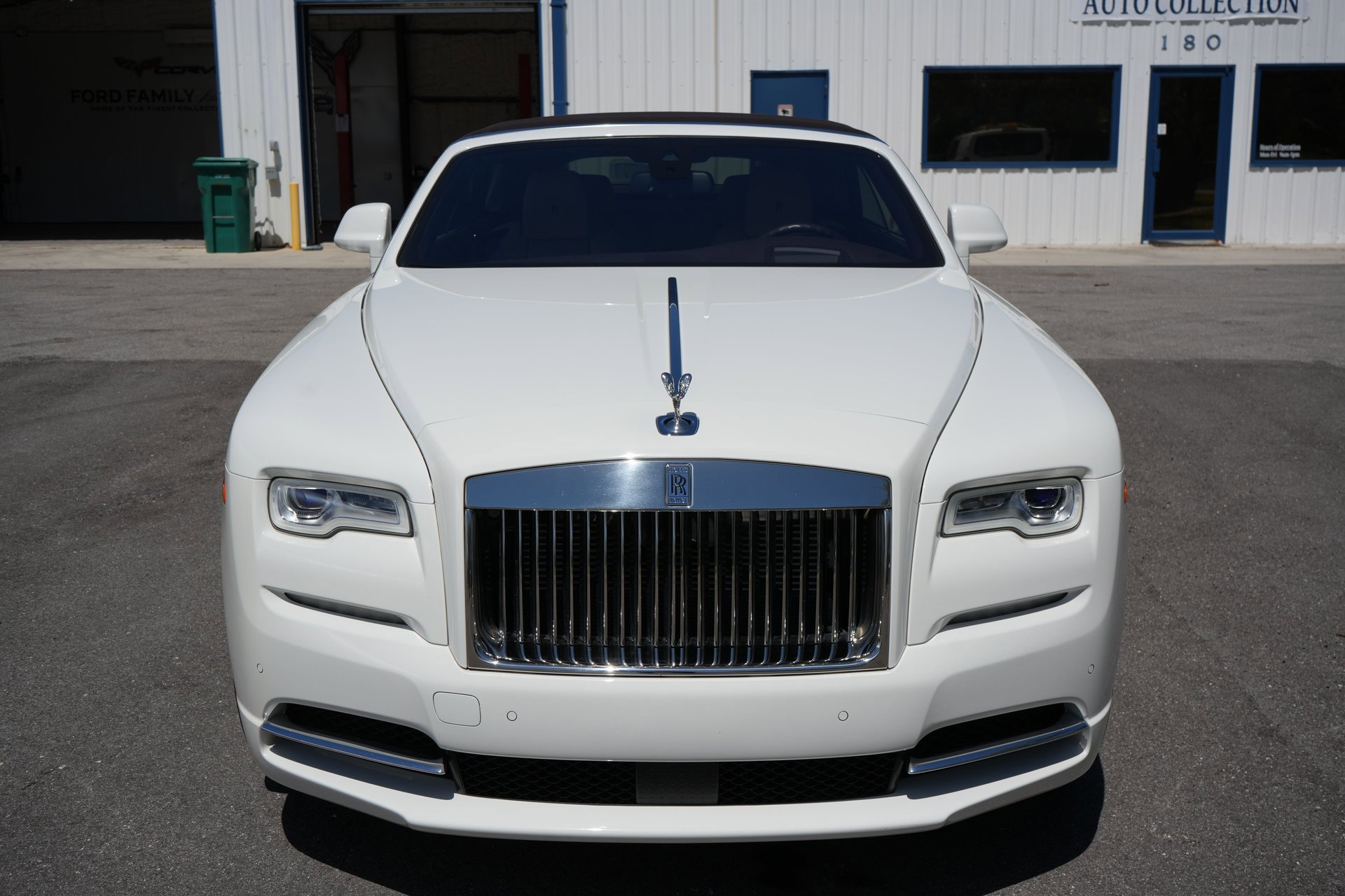 Used 2017 Rolls-Royce Dawn image 2