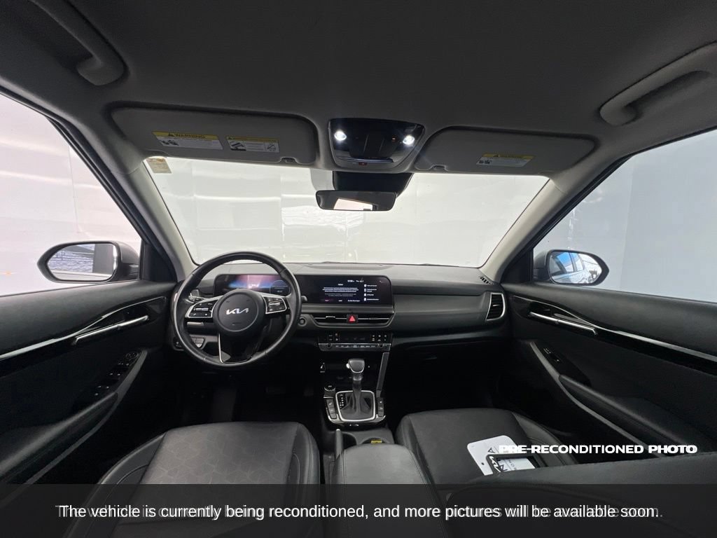 Used 2024 Kia Seltos EX FWD image 11