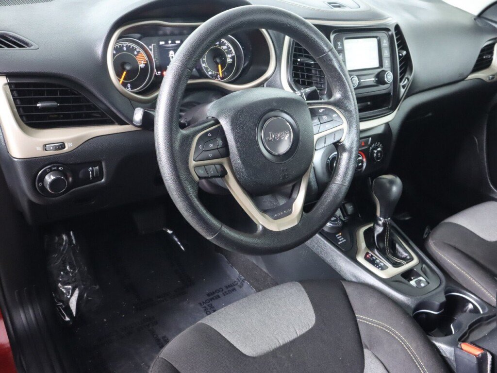 Used 2016 Jeep Cherokee Sport AWD/4WD image 9