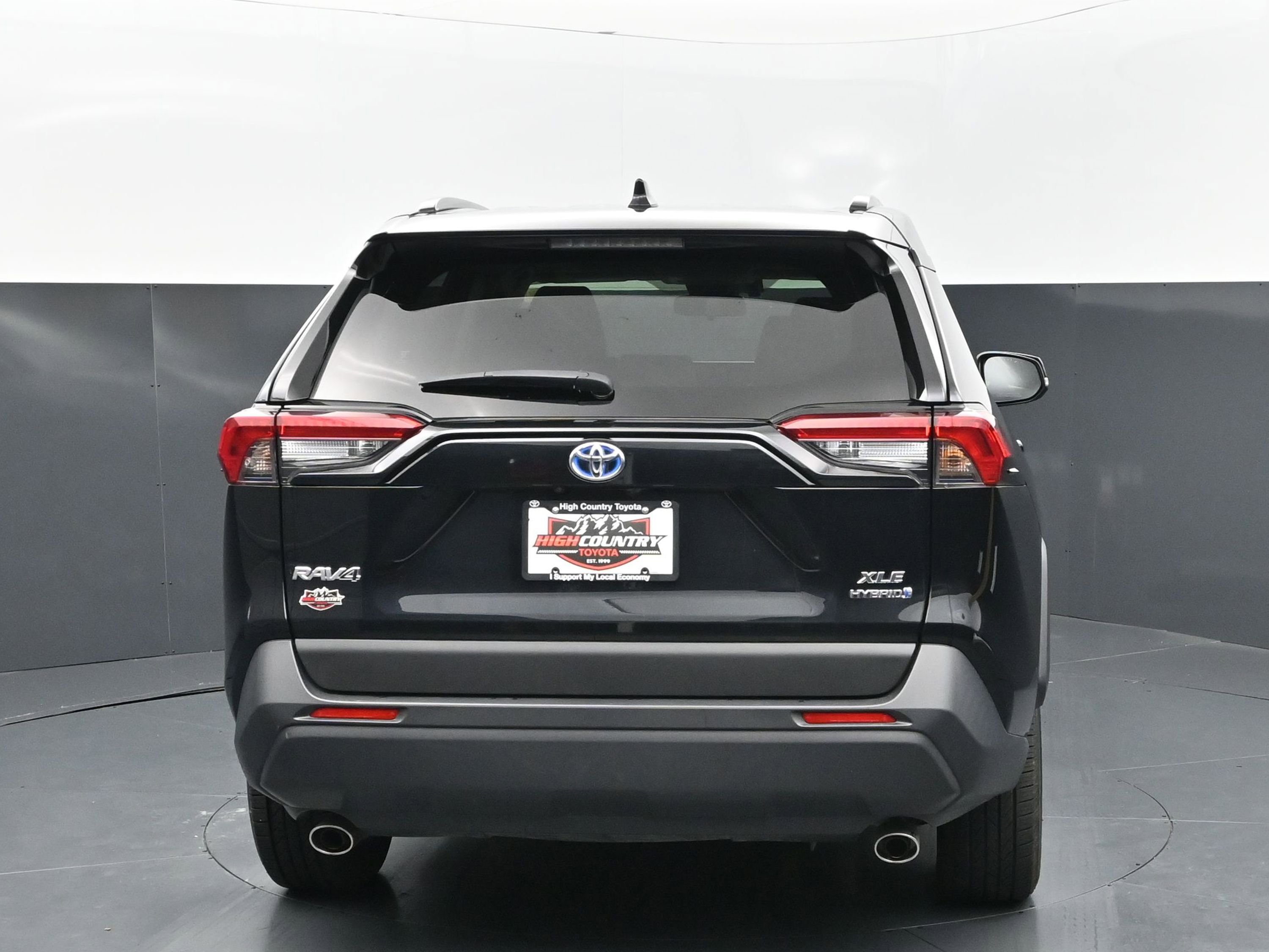 Used 2023 Toyota RAV4 XLE Premium AWD/4WD image 5