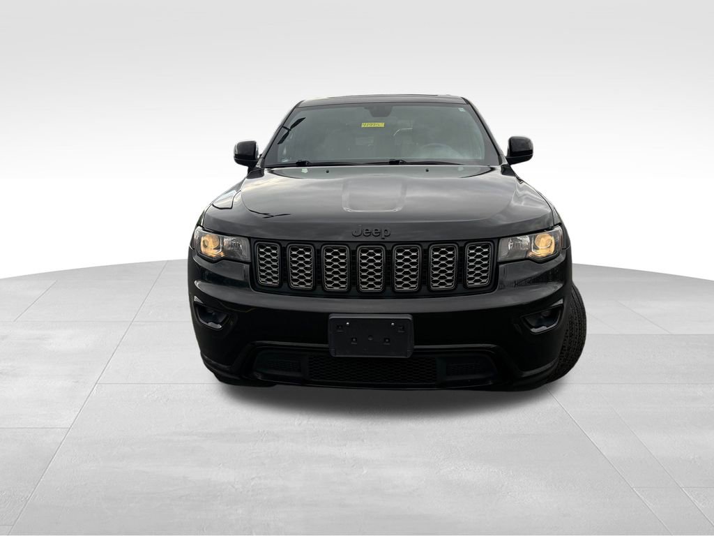 Used 2019 Jeep Grand Cherokee Altitude image 2