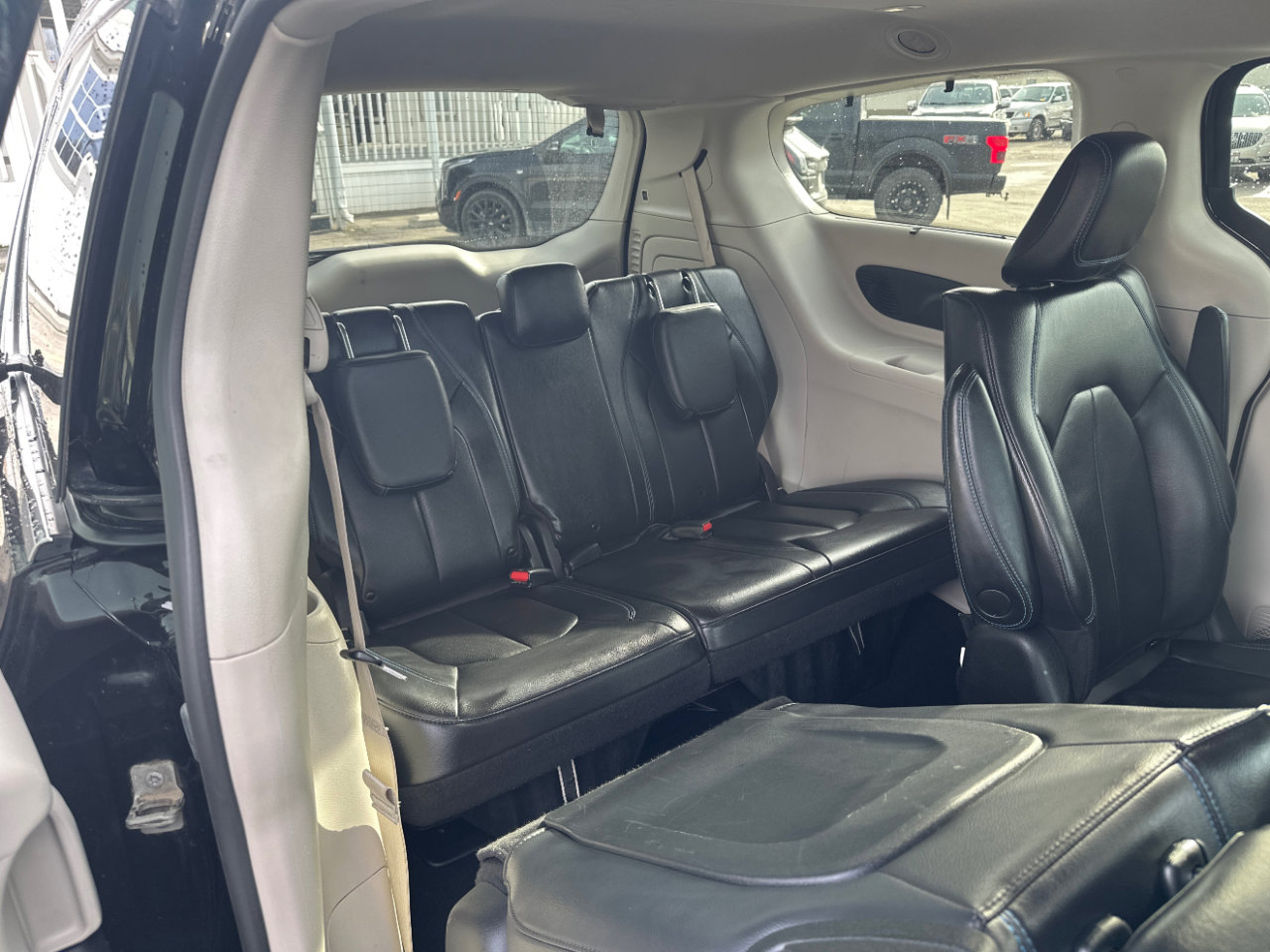 Used 2021 Chrysler Pacifica Touring-L image 14