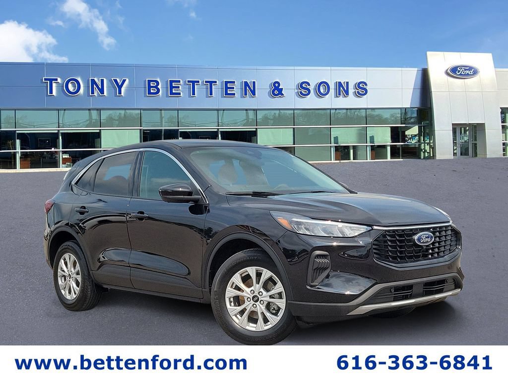 Used 2023 Ford Escape Active w/ Tech Pack #2 AWD/4WD image 1