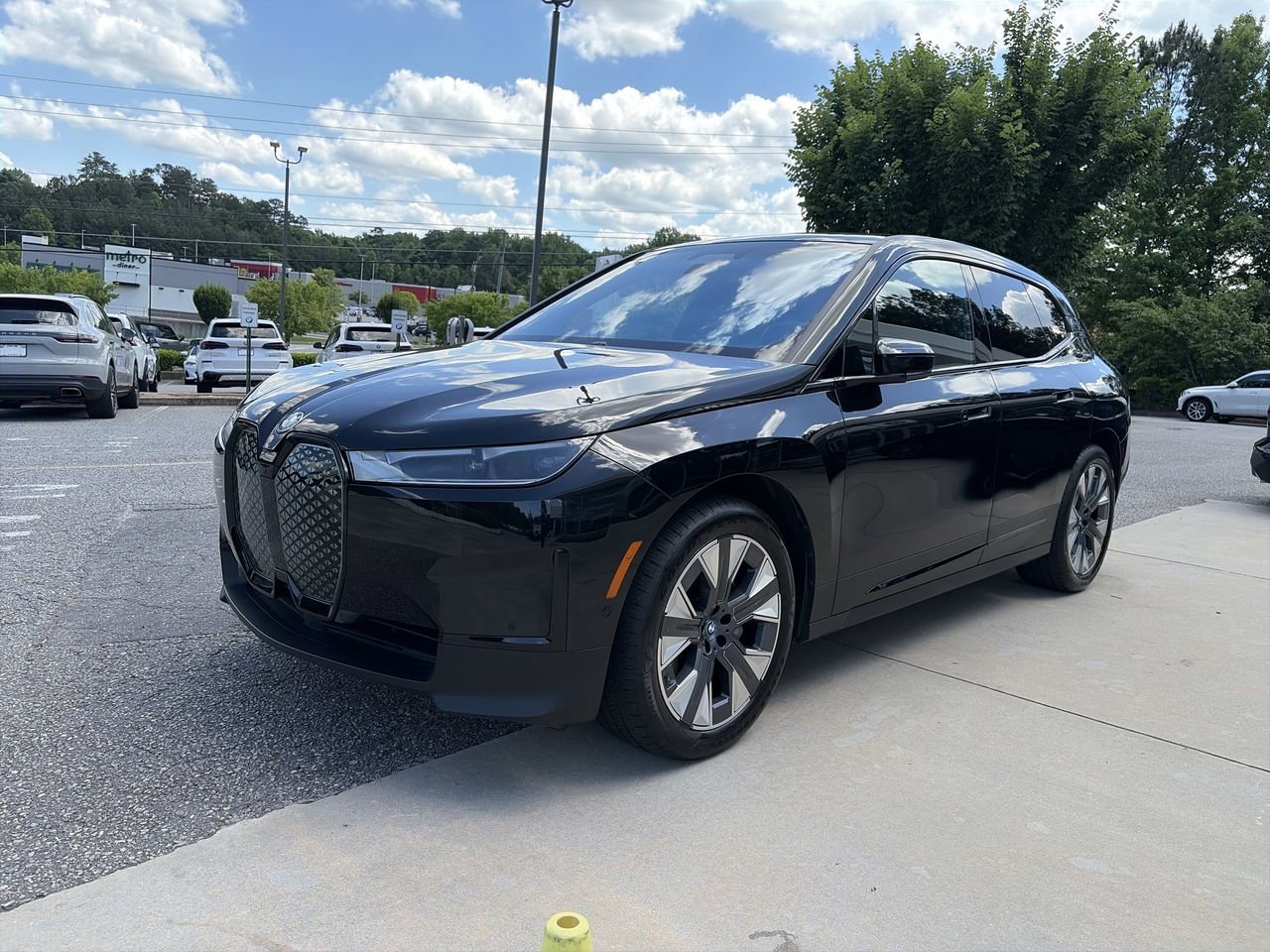Certified 2024 BMW iX xDrive50 w/ Premium Package AWD/4WD image 4