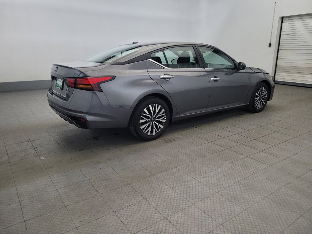 Used 2025 Nissan Altima 2.5 SV FWD image 10
